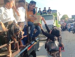 Wujud Toleransi di Rote Ndao,Ada Sosok Wartawan Muslim Bagikan Ribuan Minuman Dingin Saat Karnaval Paskah 2026