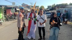 Sinergi Pers dan Polri: Ribuan Minuman Dingin Segarkan Peserta Karnaval Paskah di Rote Ndao
