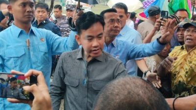 Tiba dengan Helikopter, Wakil Presiden Gibran Sambangi Rote Ndao di Tengah Guyuran Hujan