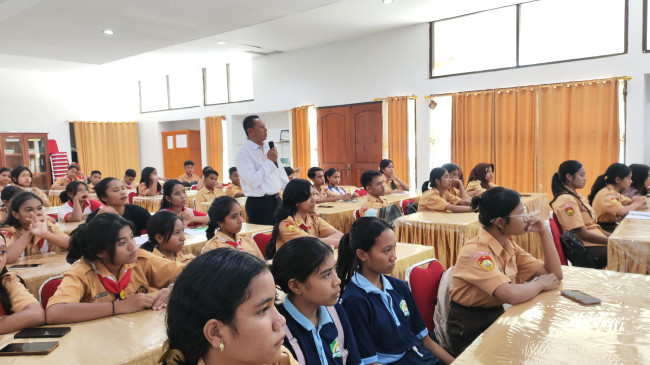 Rekonstruksi Teks Gencarkan Pencegahan, Sat Resnarkoba Polres Sumba Timur Gelar Sosialisasi "Pelajar Hebat, Tanpa Narkoba" 2 IMG 20260610 WA0011