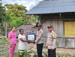 Sambut HUT Bhayangkara ke-80, Polsek Rote Timur Gelar Baksos dan Salurkan Bansos Door to Door