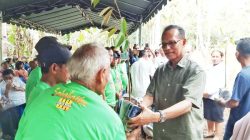 Kawal Aspirasi Petani, Usman Husin Salurkan 2.000 Bibit Durian Monthong di Rote Ndao