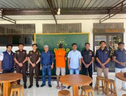 Lakukan Pelimpahan Tahap II, Polres Rote Ndao Serahkan Tersangka Kasus Pembunuhan ke Kejaksaan