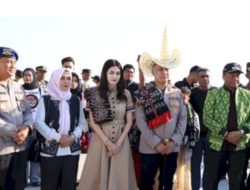 Tiba di Rote Ndao, Kapolres Rote Ndao yang baru di sambut oleh Bupati Paulus Henuk