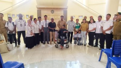 Wujud Kepedulian Pemerintah, Disabilitas dan Lansia di Rote Ndao Terima Bantuan ATENSI 8 1001622057