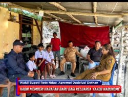 Ditengah Kesulitan Saat Rumah Terbakar, Wabup Rote Ndao Hadir Memberi Harapan Baru Bagi Keluarga Yakob Nabunome